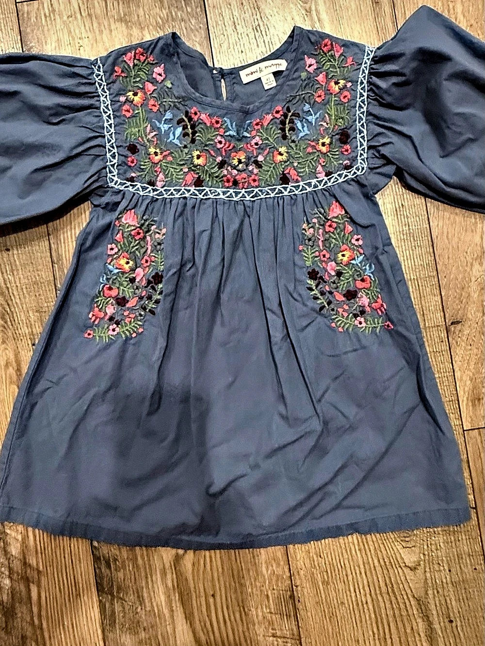 Mimi & Maggie Girls Floral Embroidered Cotton Dress in Gray